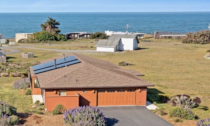 Bodega Bay Casa | Ocean view peaceful- 7 min walk to sandy beach