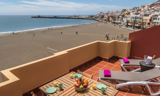 Gran Tarajal Apartamento | Ocean View Penthouse.Primera línea de playa.Inmejorables vistas al mar.Wifi. A/C