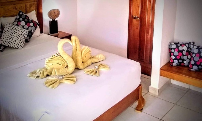 Isla Solarte Cama Y Desayuno | Traje Queen con vista al mar y baño privado.