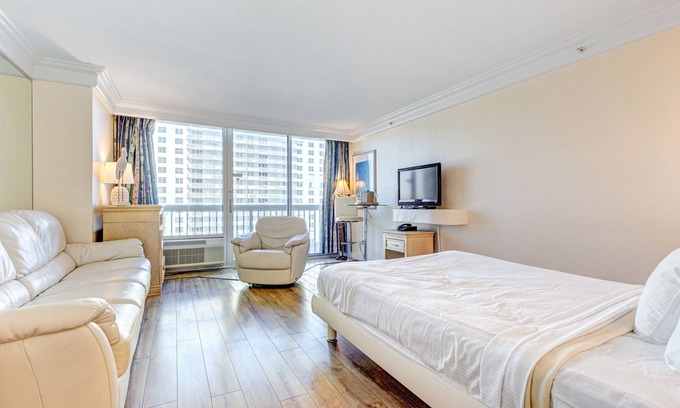 Ortona Park Hotel | Ocean-view resort room with fitness center, beach access, AC, & high-speed WiFi