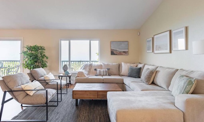Edgemar - Pacific Manor Casa | Ocean View Retreat Mins to Beaches & Trails