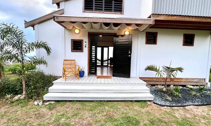Guayabos Chalet De Esquí | Ocean view romantic getaway chalet