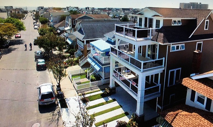 North End Casa | Nuevo Ocean View Single, 5 hab, 3. 5 baños, estacionamiento 4, 1 cuadra de la playa, elevador