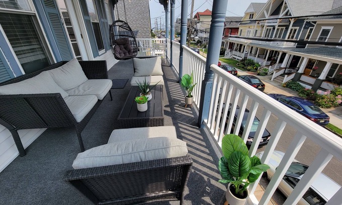 Ocean Grove Condominio | ¡Todo nuevo! A 3 minutos de la playa, apartamento exclusivo con balcón grande y vista al mar