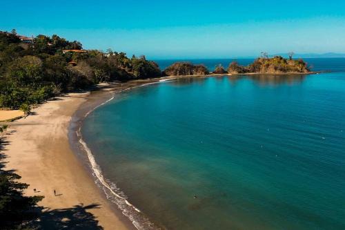 Punta Leona Apartamento | Ocean View steps to the beach
