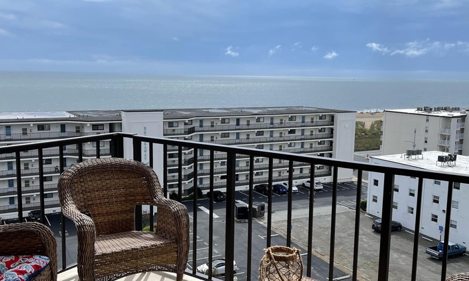 North Ocean City Condominio | Unidad del último piso, hermosa vista al mar, piscina, ascensor, pasos a la playa!