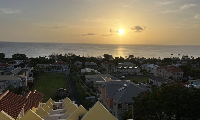 Prospect Casa | Ocean view townhome in Fitts Village