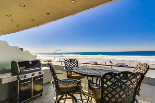 Mission Beach Casa | Ocean view, two-level condo with stunning view, decks, fast WiFi & fireplace