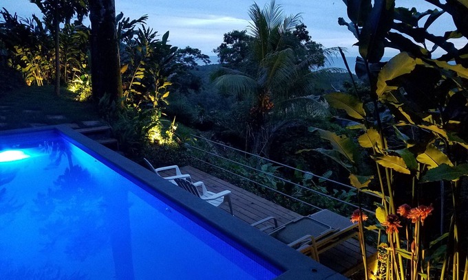 Dominical Villa | Villa Las Olas: piscina privada, cubierta flotante enorme, puestas de sol directas al mar.