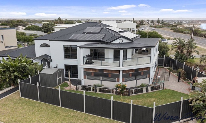 Seaford Casa | Ocean Views and Vineyards By Wine Coast Holiday Rentals