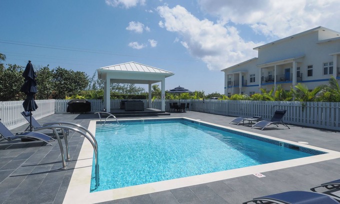 East End Casa | Ocean views from 2 bed condo at the Blowholes