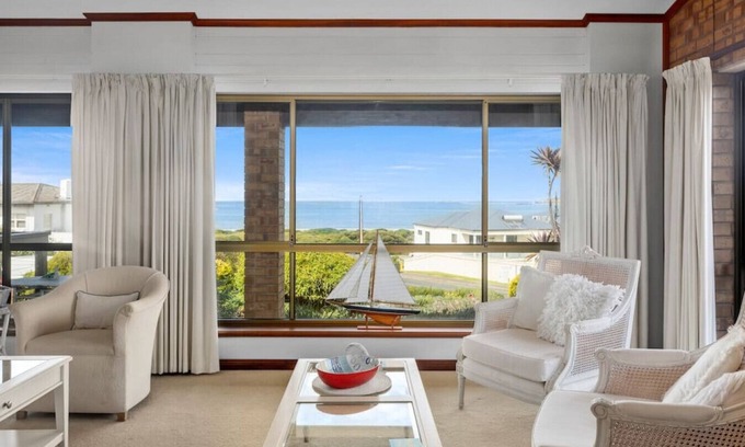 McCracken Casa | Ocean Views from The Crescent