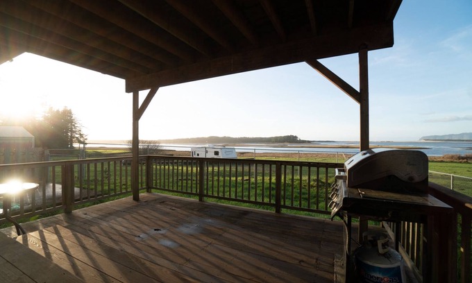 Cloverdale Casa | ¡Observe la vida salvaje desde la aislada 'Sandlake View' en Tierra del Mar!