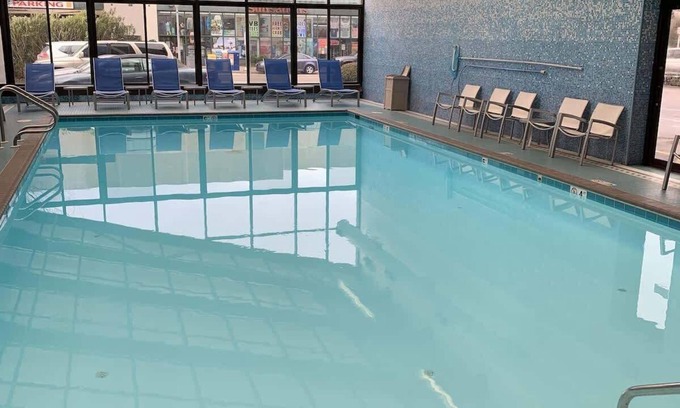 Virginia Beach Condominio | Ocean Views, King Bed & Indoor Pool Access
