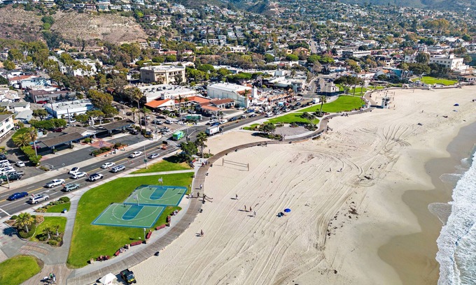Laguna Beach Villa | Ocean views, listen to waves, stroll to main beach SH 2