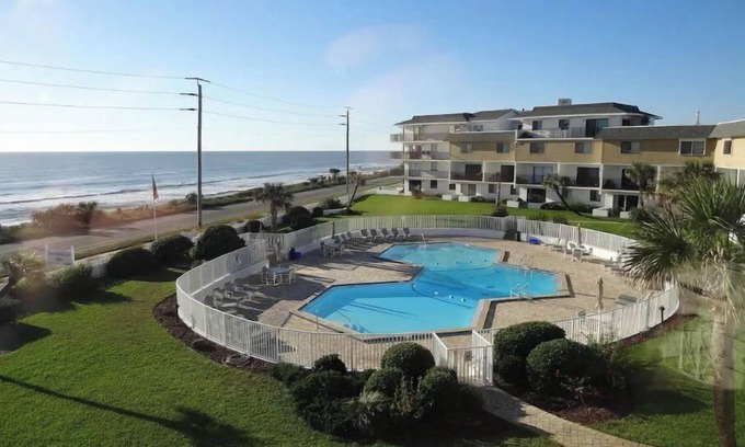 Flagler Beach Condominio | Ocean Views surrounded by parks & secluded beaches