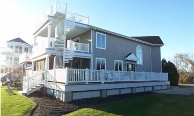Admiral Estates Casa | Ocean Views. There is a special feel to this beautiful townhome.
