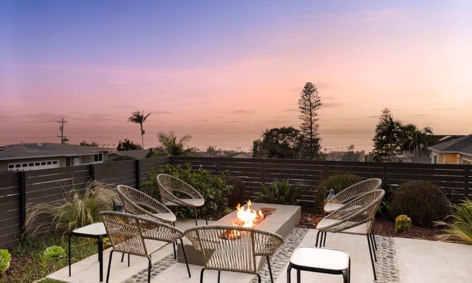Sunset Cliffs Casa | Ocean Views w Stunning Sunsets by the Firepit!