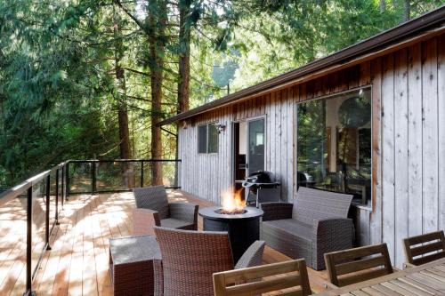 Salt Spring Island Casa | Ocean Vista In the Woods on Saltspring Island
