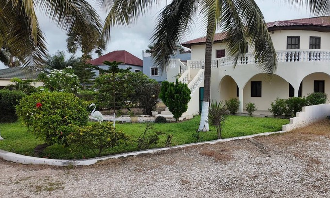 Brusubi Casa | Ocean Walk Guesthouse