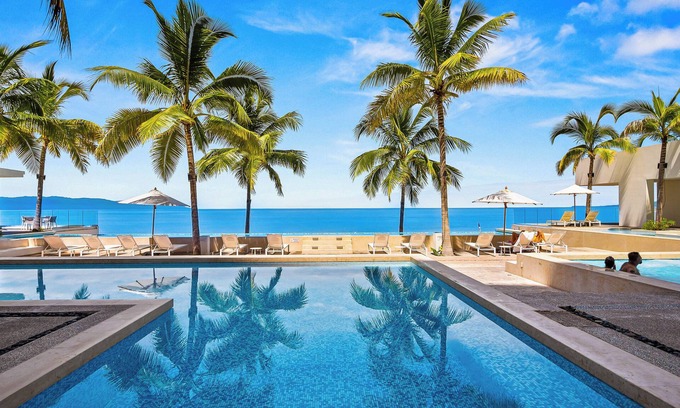 Las Glorias Apartamento | Oceanfront 1BR with Balcony & Pool