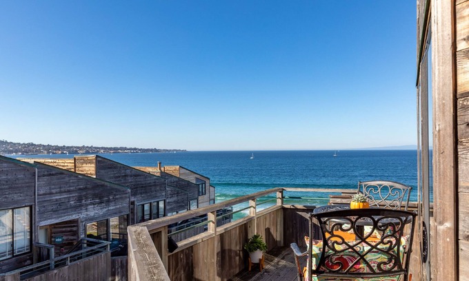 Monterey Condominio | Oceanfront 2 bedroom Luxury Paradise! Ocean Harbor House. Steps to the beach!