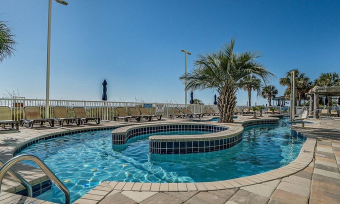 Cherry Grove Beach Complejo | Oceanfront 2 bdrm in Myrtle Beach