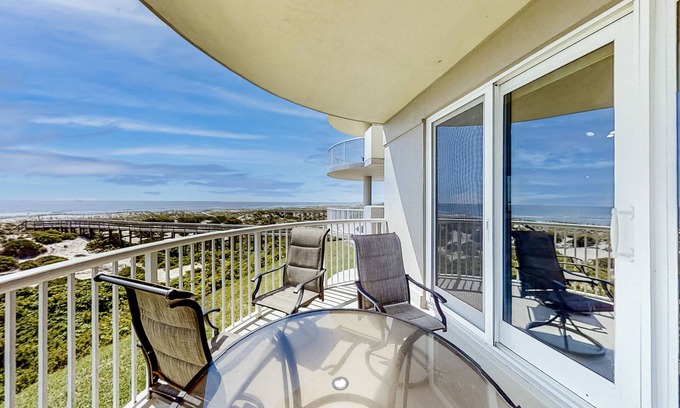 Amelia City Condominio | Oceanfront, 2nd-Floor Condo with Balcony, HDTVs, WiFi, AC & Shared Pool