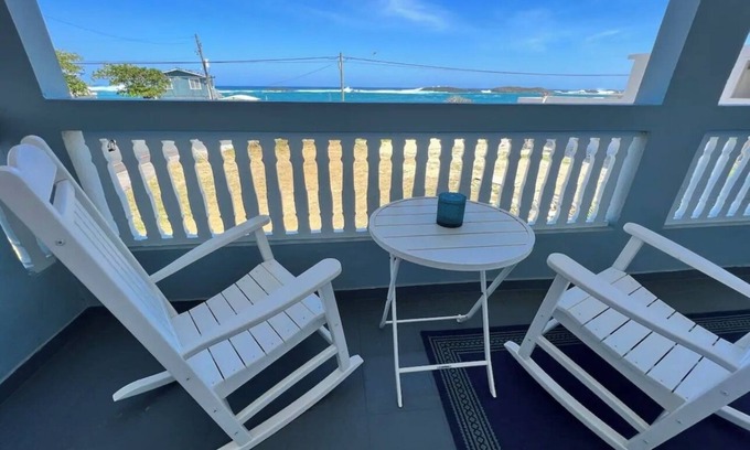 Puerto Nuevo Apartamento | Oceanfront 3/1 Steps from the beach!
