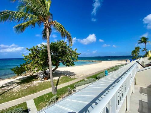 Seven Mile Beach Casa | Oceanfront 3-BR Condo with Large Beachfront Terrace