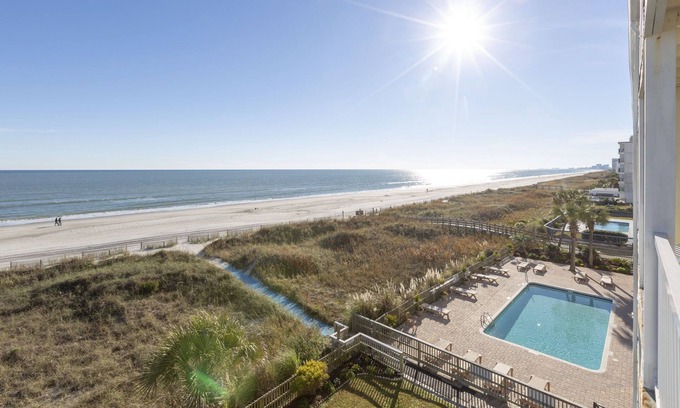 Atlantic Beach Condominio | Oceanfront 3BR Retreat w/ Beach Access