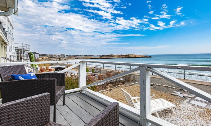 Rockport Casa | Oceanfront 4 BR/2 Bath Long Beach Vacation Home - Grill, Outdoor shower, AC