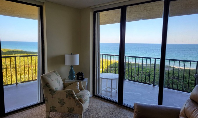 Fort Pierce Shores Condominio | Oceanfront 4th Floor NE Corner Unit - Spectacular Wrap Around Beach Views