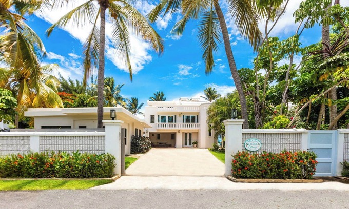 Rio Grande Casa | Oceanfront 8-bedroom Villa with Pool, Fully Fenced for Privacy, Incredible Views
