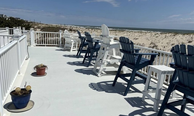 Ship Bottom Cabaña | OCEANFRONT Adorable Cottage! Perfect For a Couple or Small Family of 4!