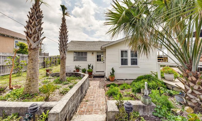 Fernandina Beach Casa | Oceanfront Amelia Island Cottage Deck and Boardwalk