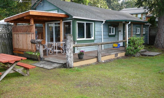 Regional District of Nanaimo Cabina | Beach Croft Cabin-- 235 pies de propiedad frente al mar