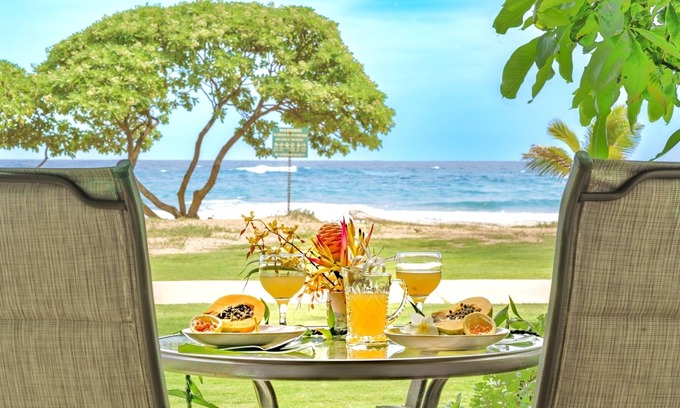Kapaa Apartamento | Oceanfront Bliss at the Islander on the Beach — Trusted Host, New on VRBO!