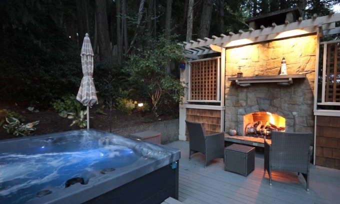 Ganges Casa | Oceanfront Estate on Salt Spring Island. Private dock, quiet bay, close to town.
