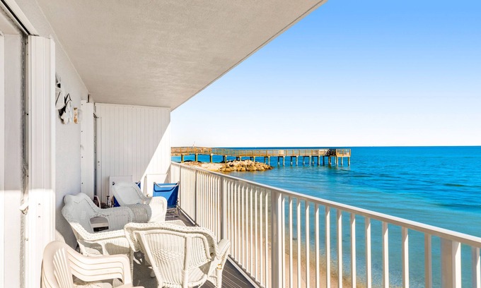 Key Colony Beach Condominio | Oceanfront condo with stunning view, pool, beach access & tennis courts
