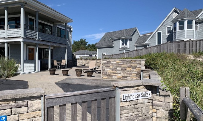 Pine Point Condominio | Oceanfront condo in Pine Point! 7 miles of sandy beach!