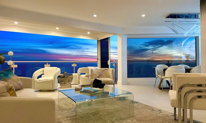 South Laguna Condominio | Oceanfront condo located at the end of Table Rock in Laguna Beach!