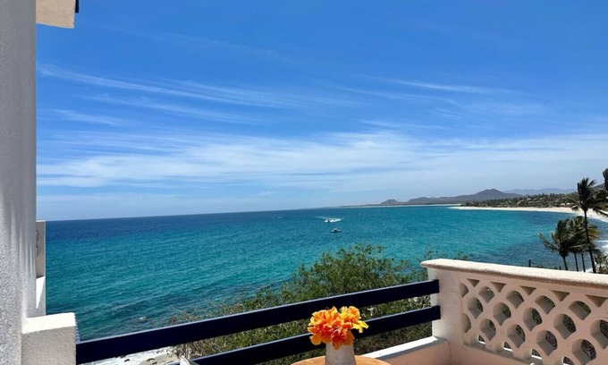 Buenavista Apartamento | Oceanfront Condo Patio and shared Pool Casita Mar y Sol