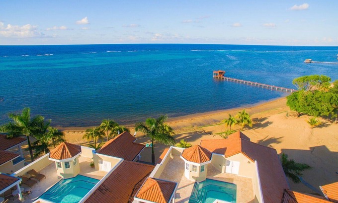 Lawson Rock Condominio | Oceanfront condo with private rooftop pool in gated community
