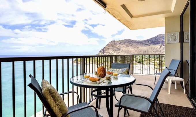 Makaha Condominio | Hawaiian Princess Large Corner Unit Oceanfront Condo / 30 días min
