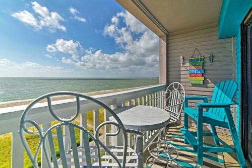 North Beach Apartamento | Oceanfront Corpus Christi Condo Resort Perks!