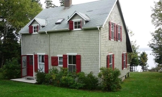 Brooklin Cabaña | Oceanfront Cottage on Blue Hill Bay