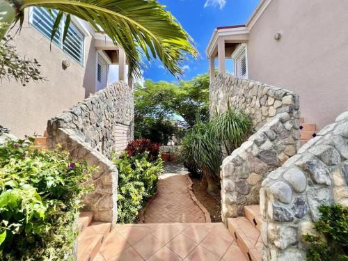Nazareth Casa | Oceanfront Cottage with Pool