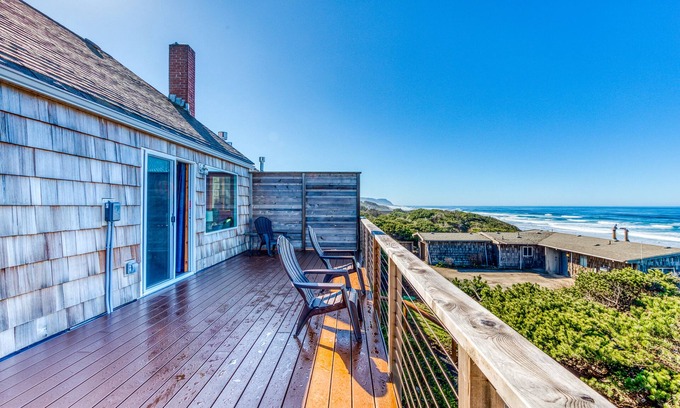 Edgewater Shores Cabaña | Amigable para los perros, casa frente al mar con camino a la playa! WiFi gratis y cable!