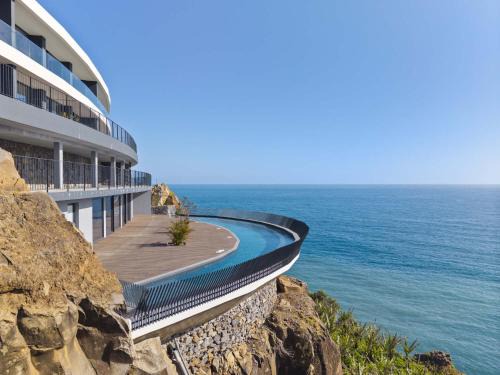 Camara de Lobos Apartamento | Oceanfront Elegance Madeira Retreat